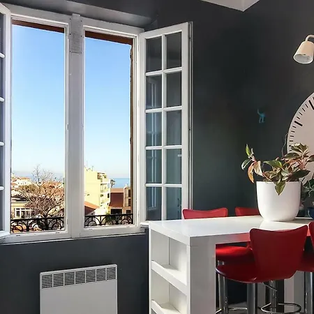 In The Heart Of - 100m From The Beach - Spacious 1920s Art Deco Duplex Appartement
