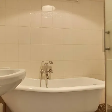 In The Heart Of - 100m From The Beach - Spacious 1920s Art Deco Duplex Appartement